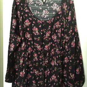 Floral peasant blouse 🌸